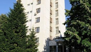 1476684216-001