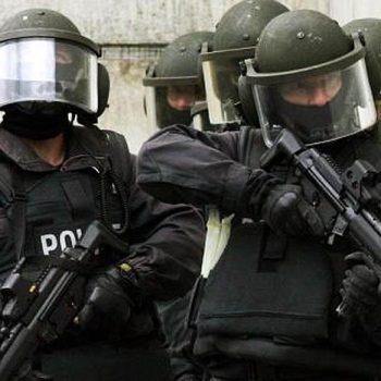 bareti-policai