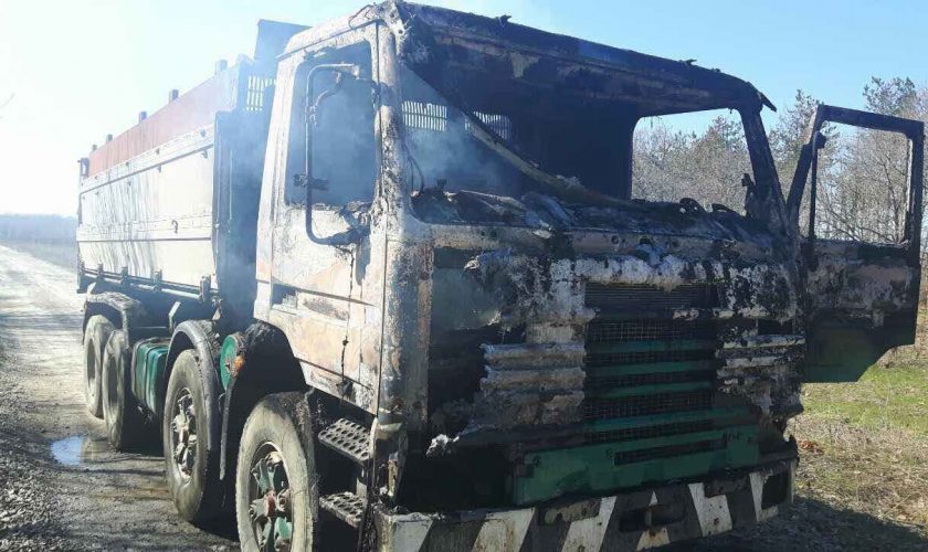 товарният автомобил, в който са били укрити чуждите граждани