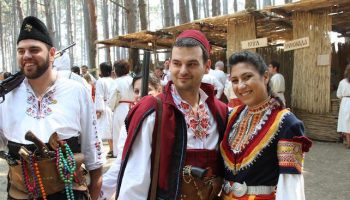festivala-na-folklornata-nosiq-jeravna