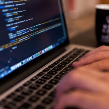 programist-laptop-it