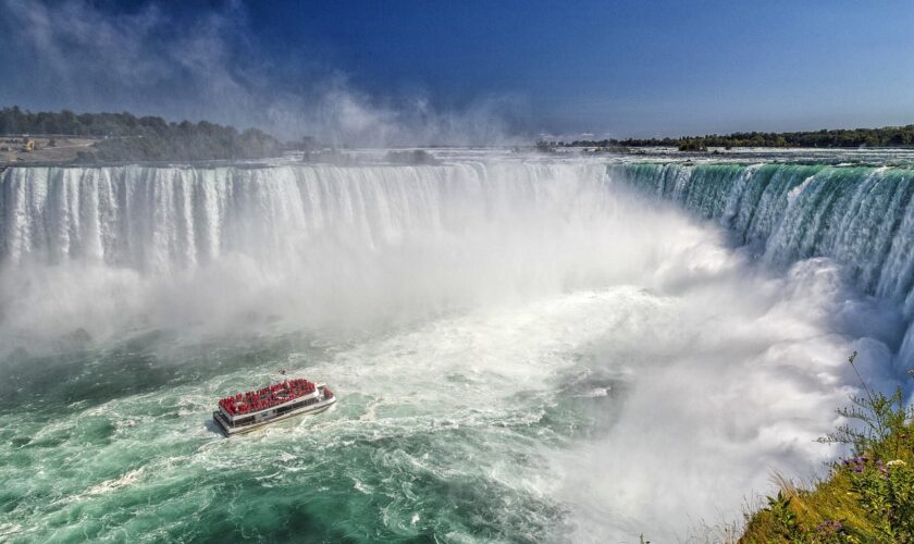 waterfall-5050298_1280